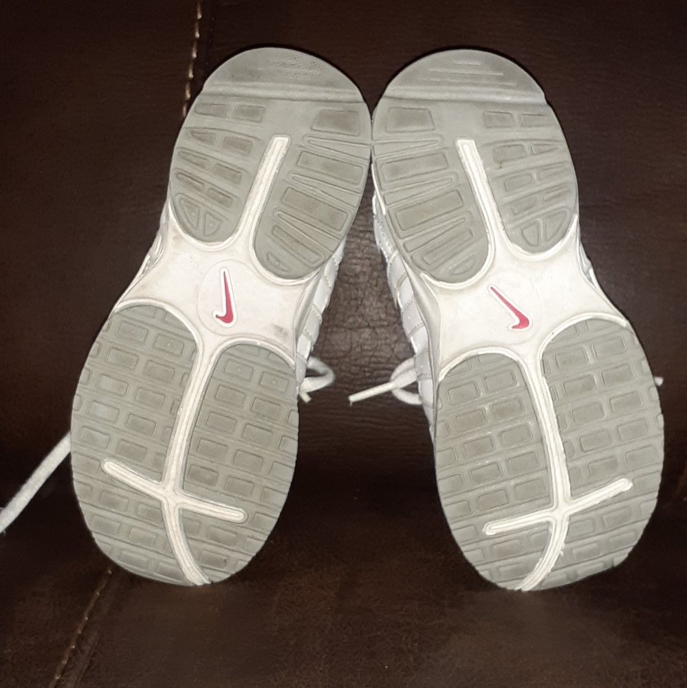 Nike For Girls - Picture 3 of 4